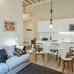 Oltrarno's Sweet Rose - Free Parking! Appartement